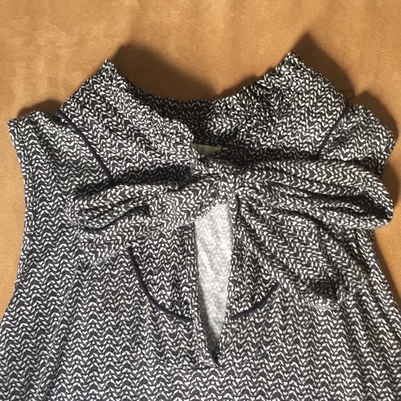 Anthropologie Tops - Anthropologie sleeveless patterned blouse with bow
